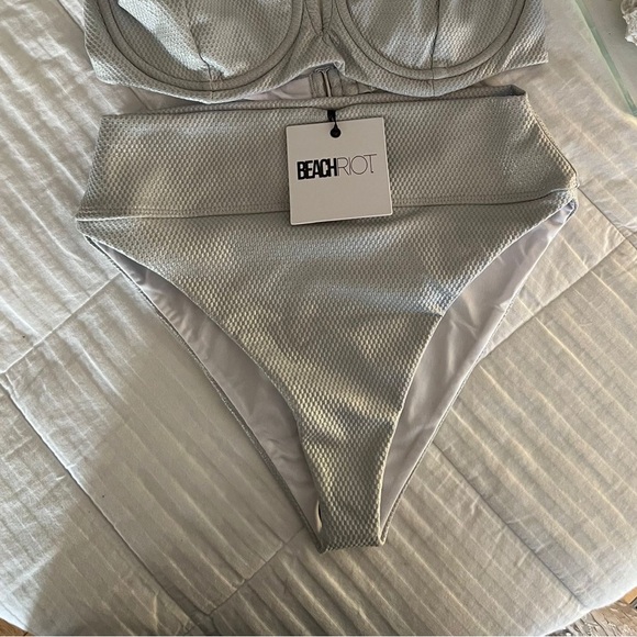 Beach Riot Bikini set - Picture 2 of 7